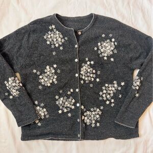 Lambswool vintage Cardigan with White Floral embroidered